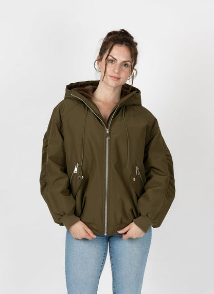 BLOUSON À CAPUCHE AVEC FAUSSE FOURRURE