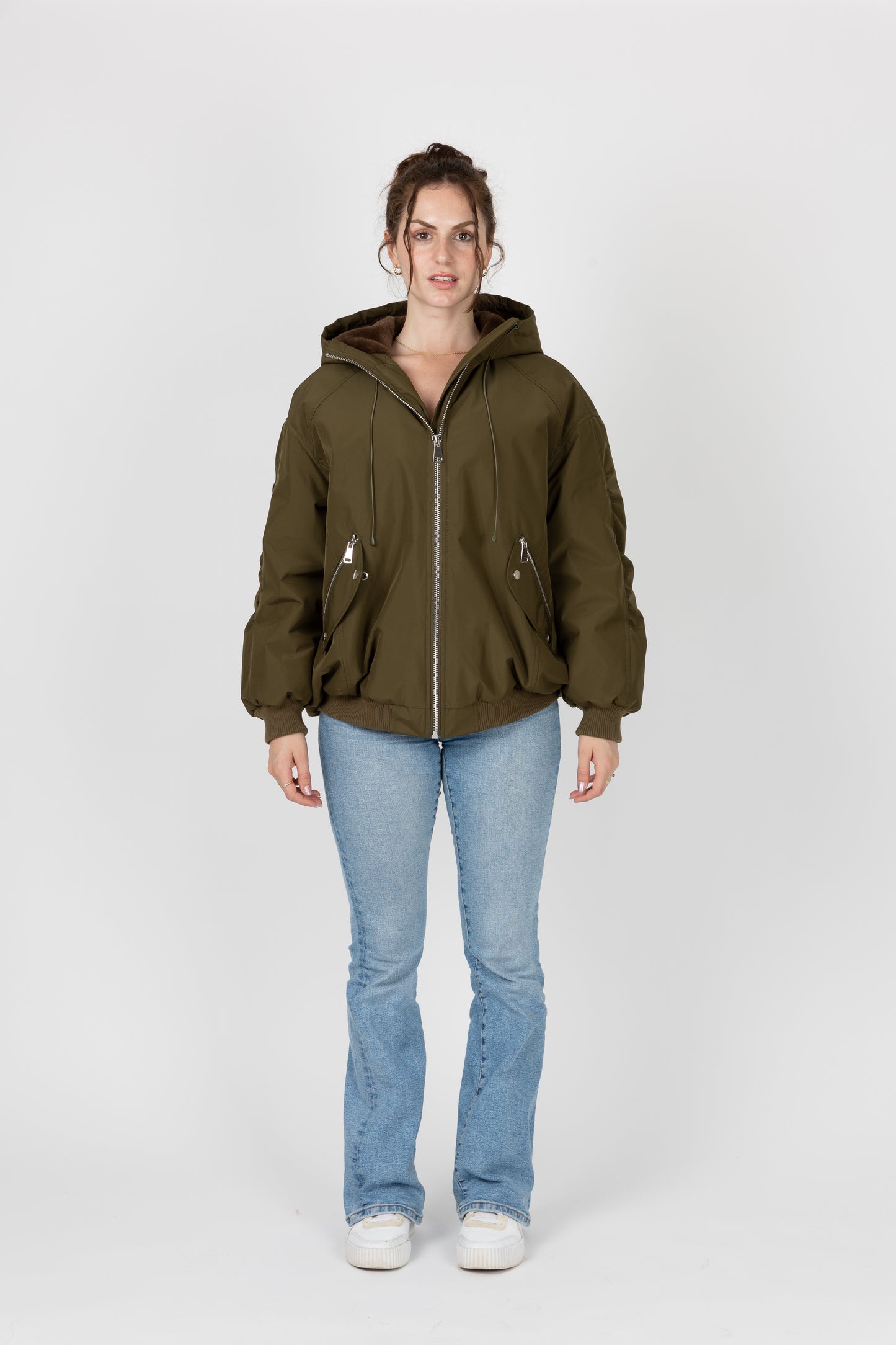 BLOUSON À CAPUCHE AVEC FAUSSE FOURRURE