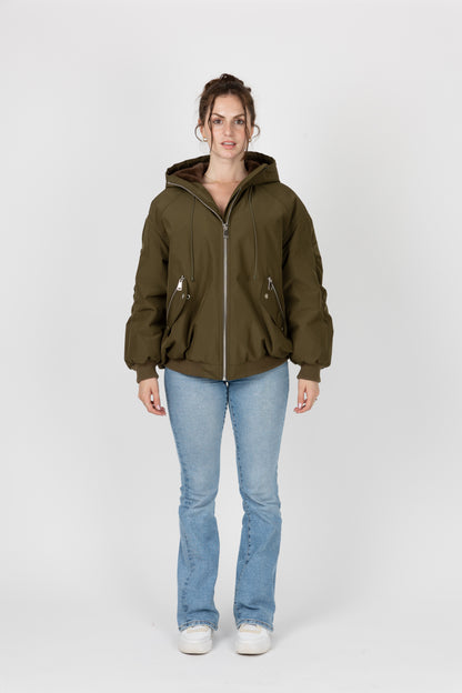 BLOUSON À CAPUCHE AVEC FAUSSE FOURRURE