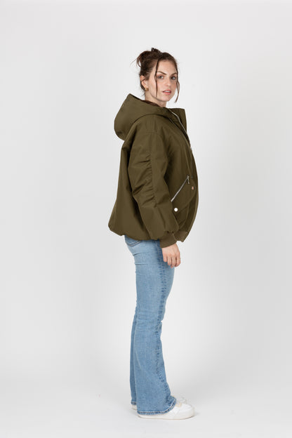 BLOUSON À CAPUCHE AVEC FAUSSE FOURRURE