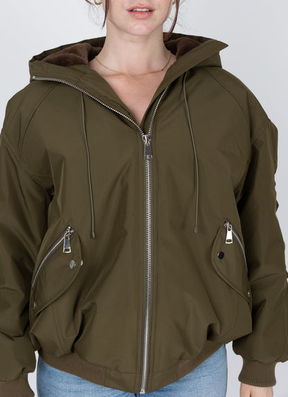 BLOUSON À CAPUCHE AVEC FAUSSE FOURRURE