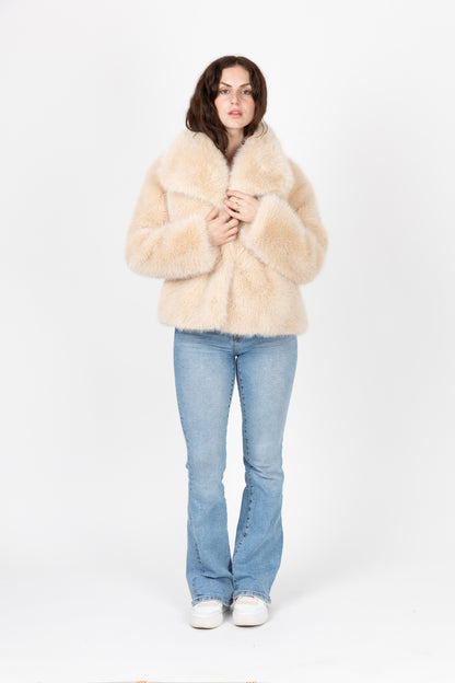 MANTEAU COURT EN FAUSSE FOURRURE