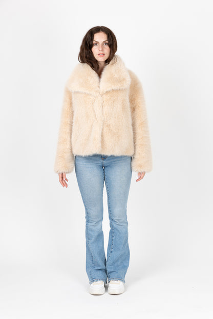 MANTEAU COURT EN FAUSSE FOURRURE