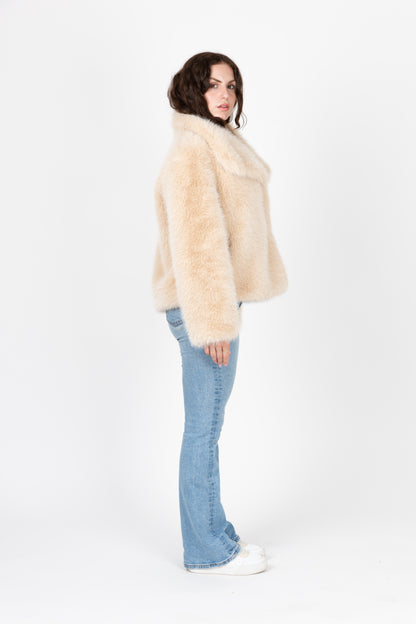 MANTEAU COURT EN FAUSSE FOURRURE