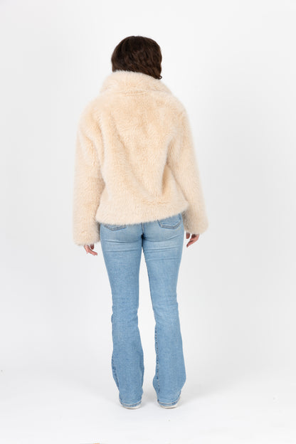 MANTEAU COURT EN FAUSSE FOURRURE