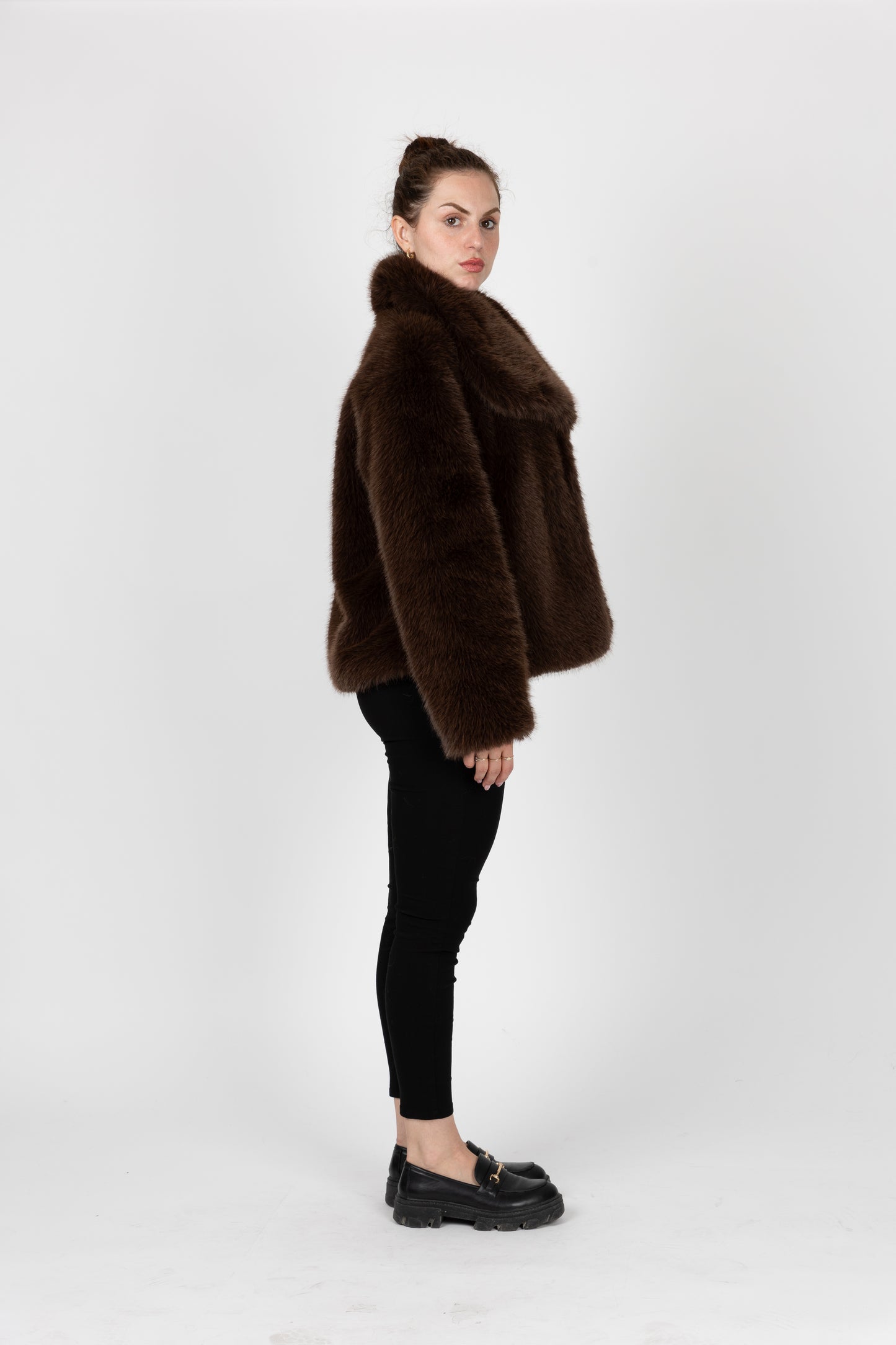 MANTEAU COURT EN FAUSSE FOURRURE