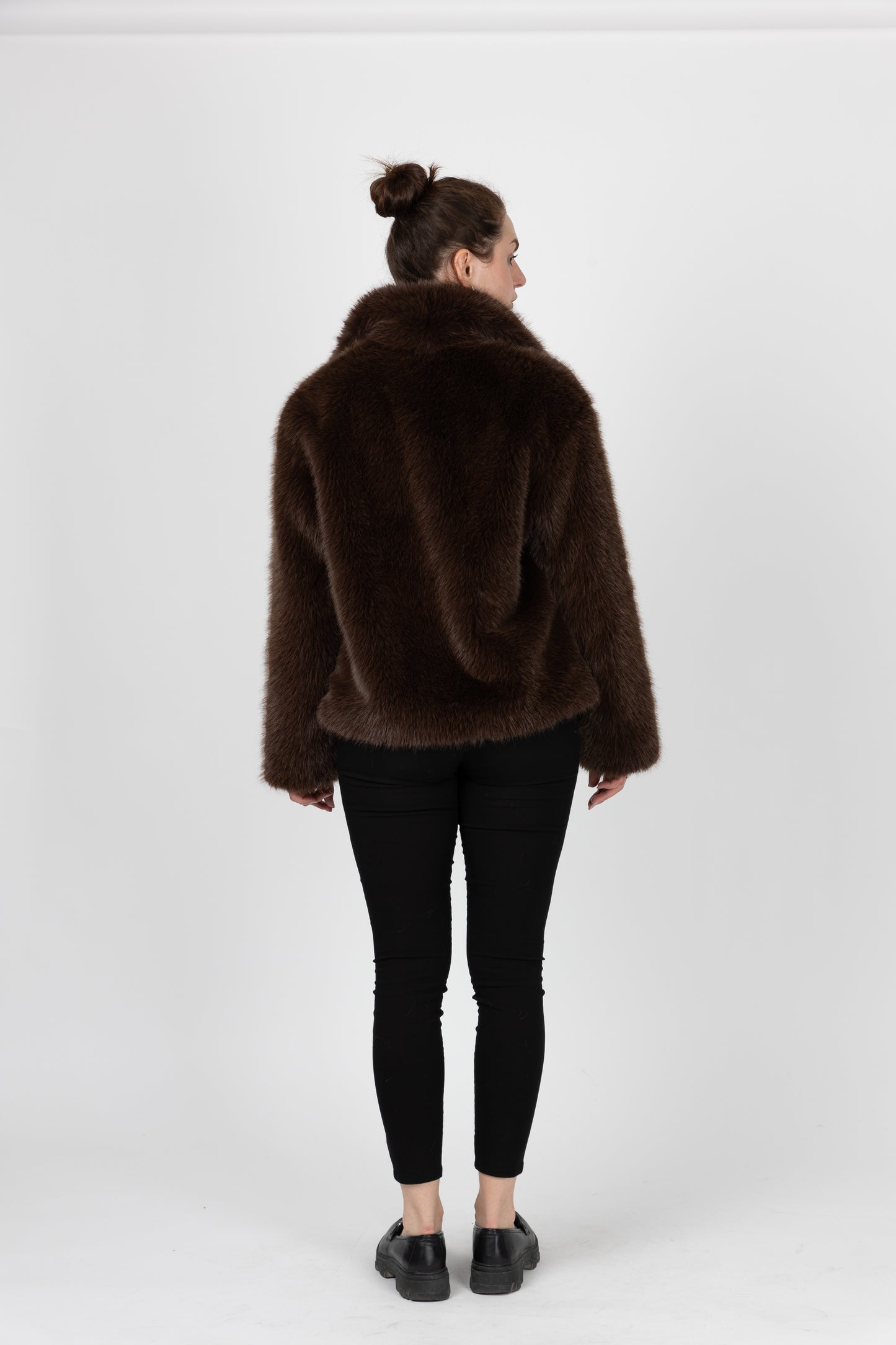 MANTEAU COURT EN FAUSSE FOURRURE