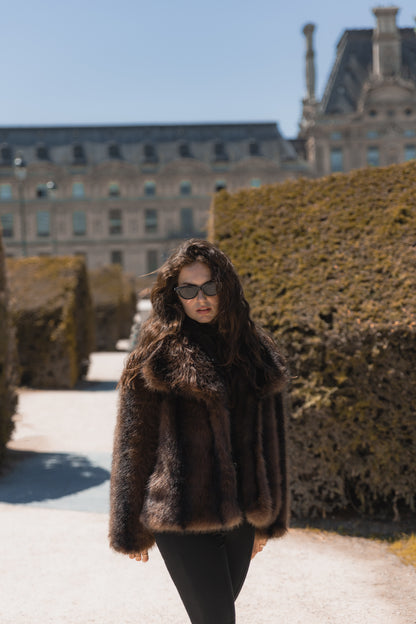 MANTEAU EN FAUSSE FOURRURE