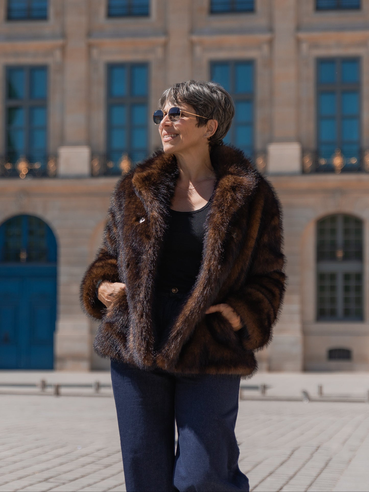 MANTEAU COURT EN FAUSSE FOURRURE