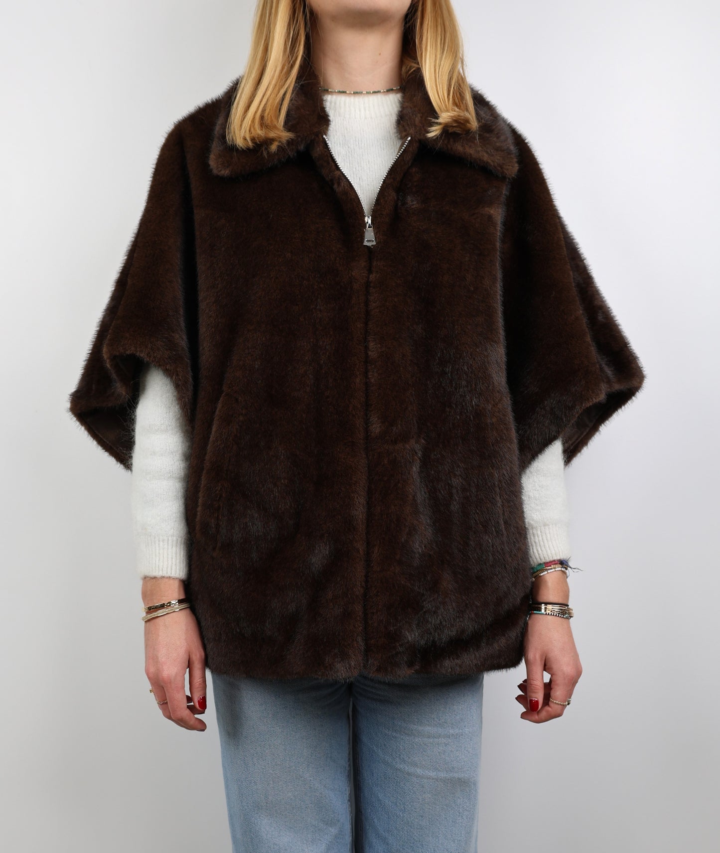 CAPE EN FAUSSE FOURRURE