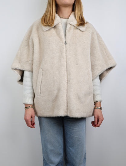 CAPE EN FAUSSE FOURRURE