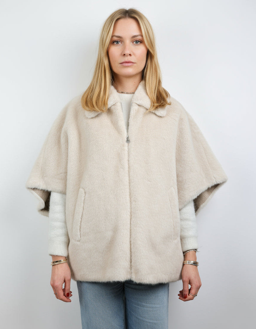 CAPE EN FAUSSE FOURRURE