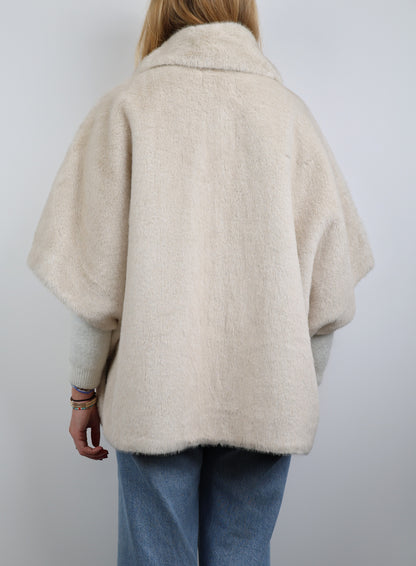 CAPE EN FAUSSE FOURRURE