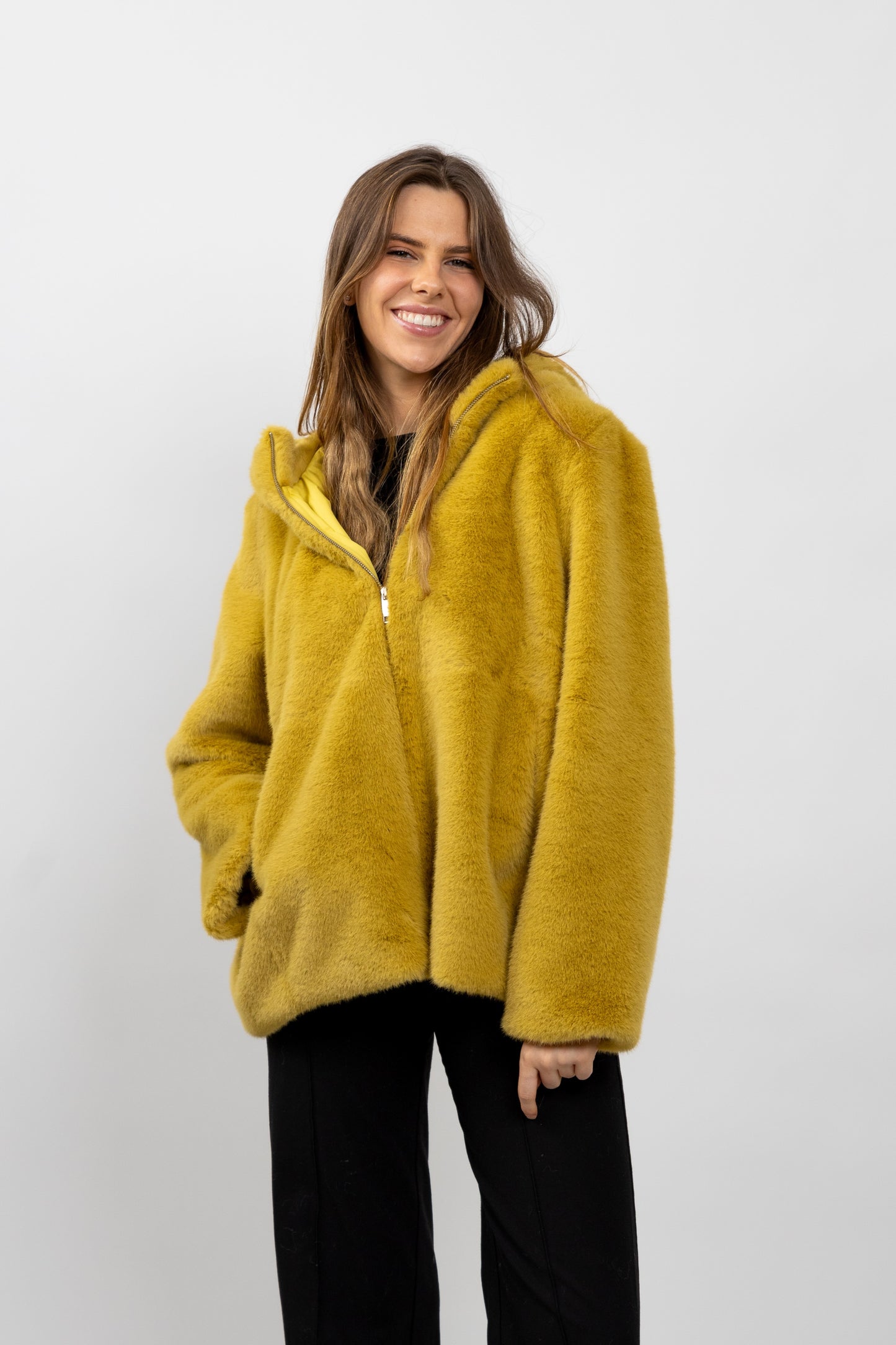 BLOUSON À CAPUCHE EN FAUSSE FOURRURE