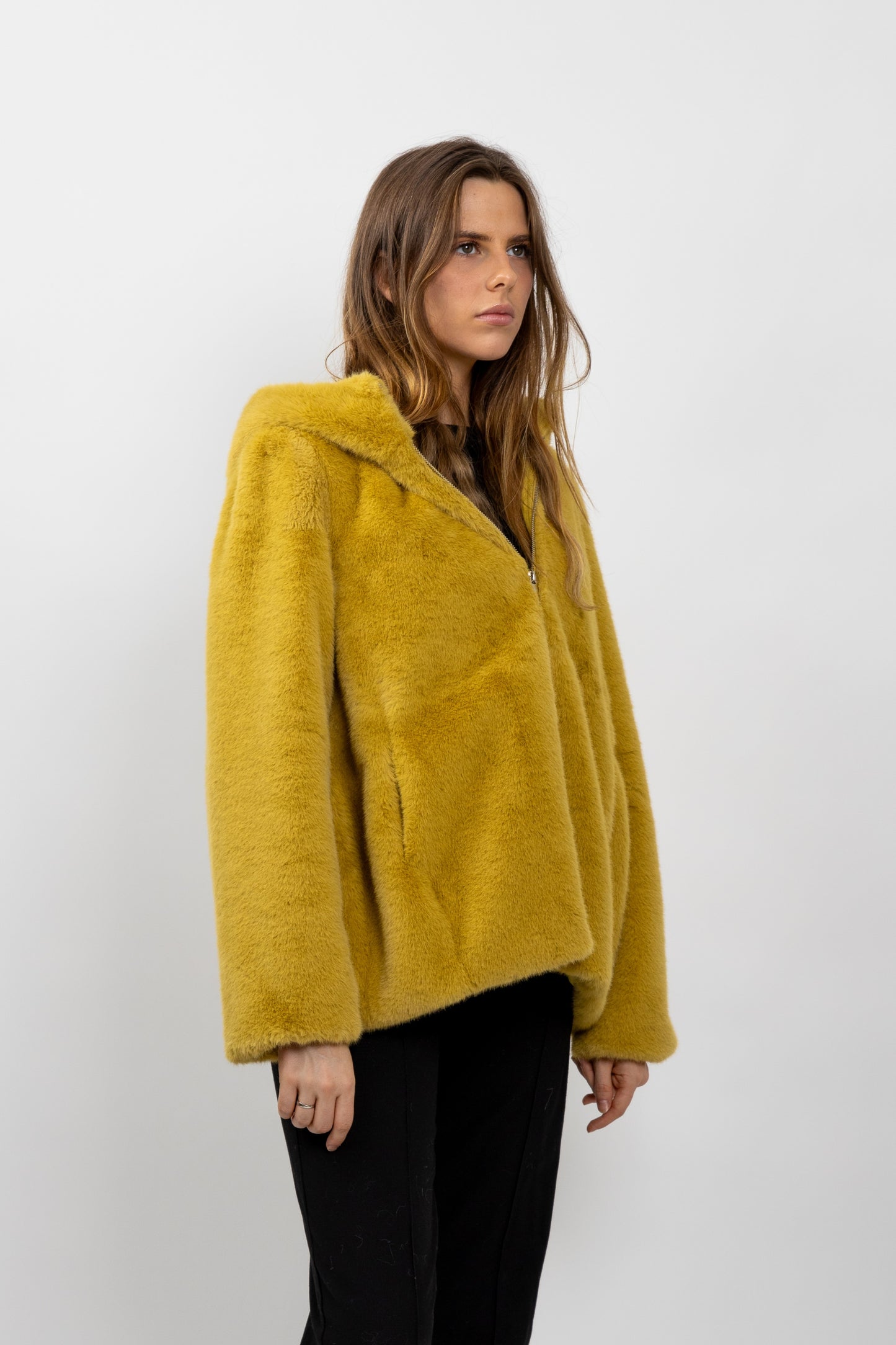 BLOUSON À CAPUCHE EN FAUSSE FOURRURE