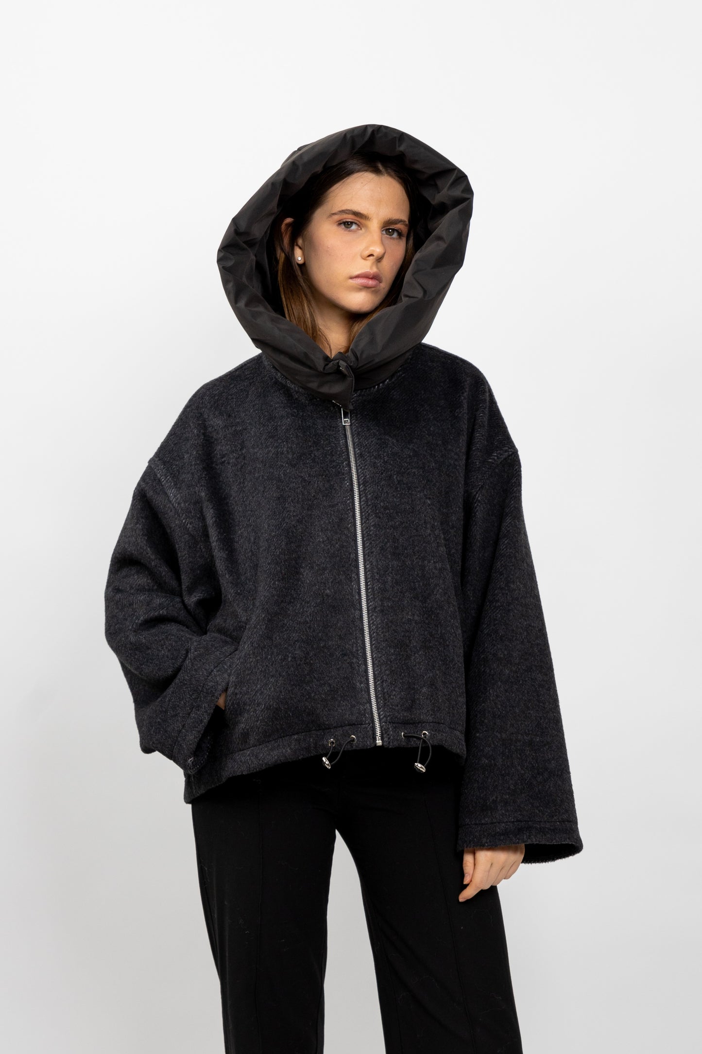 MANTEAU COURT À CAPUCHE