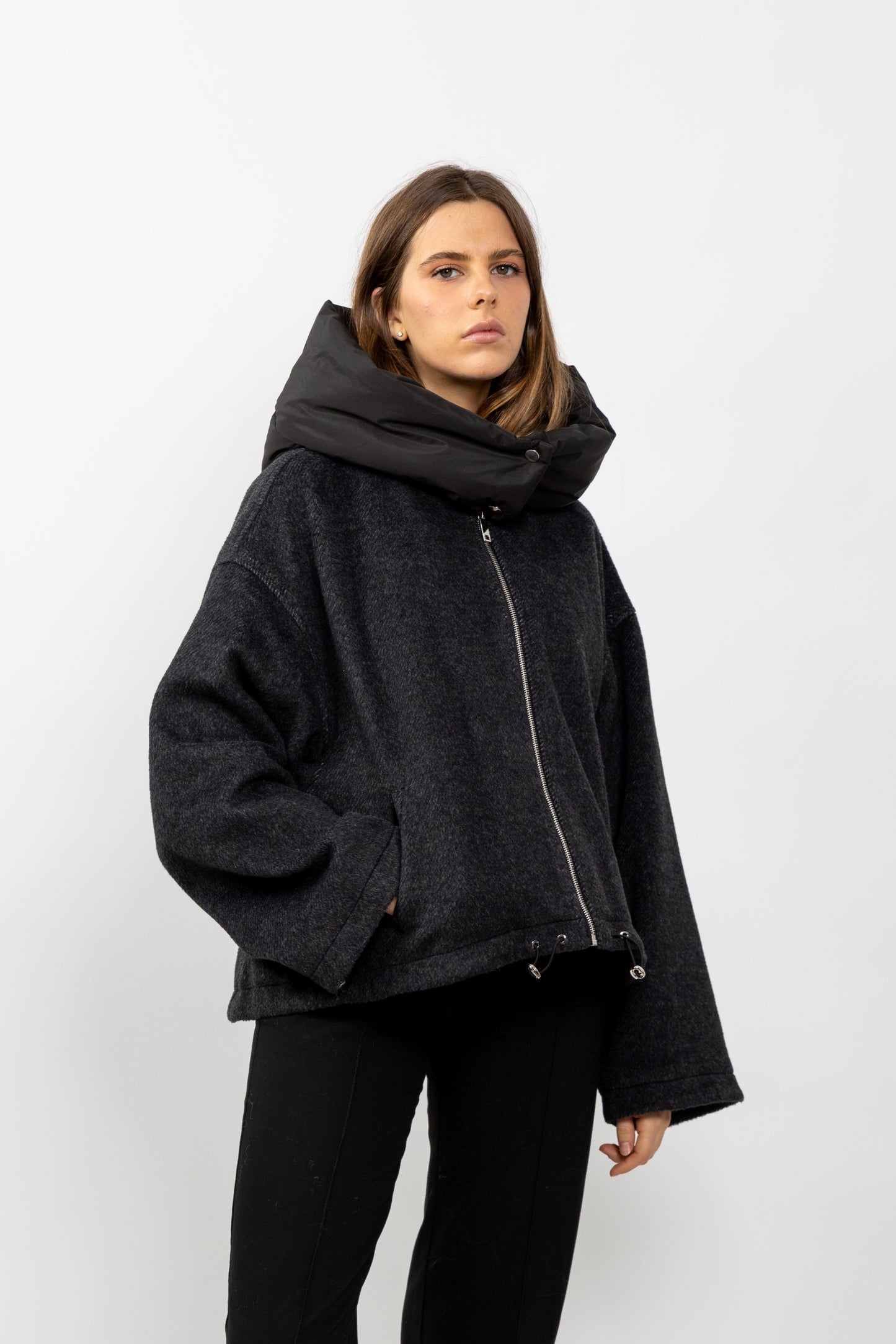 MANTEAU COURT À CAPUCHE