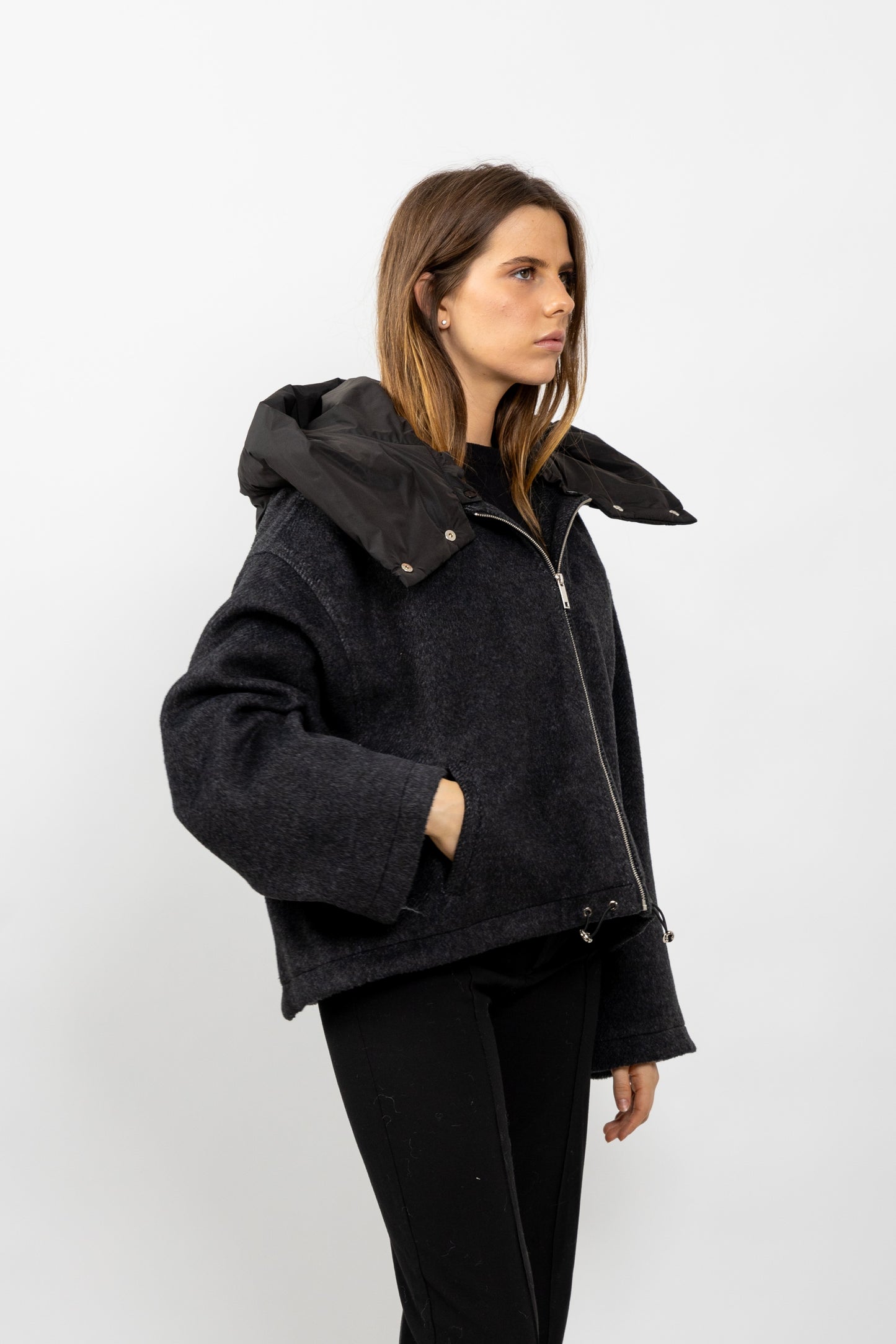 MANTEAU COURT À CAPUCHE