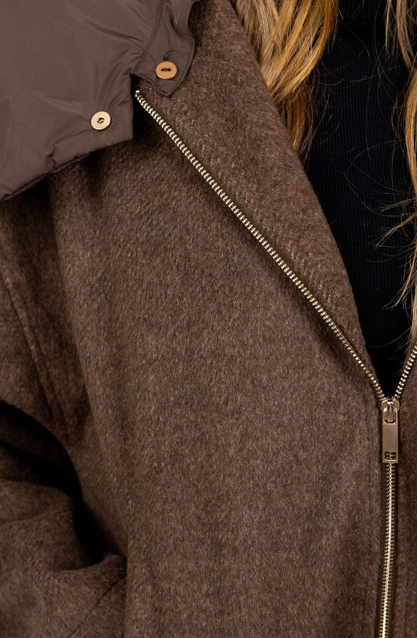 MANTEAU COURT À CAPUCHE