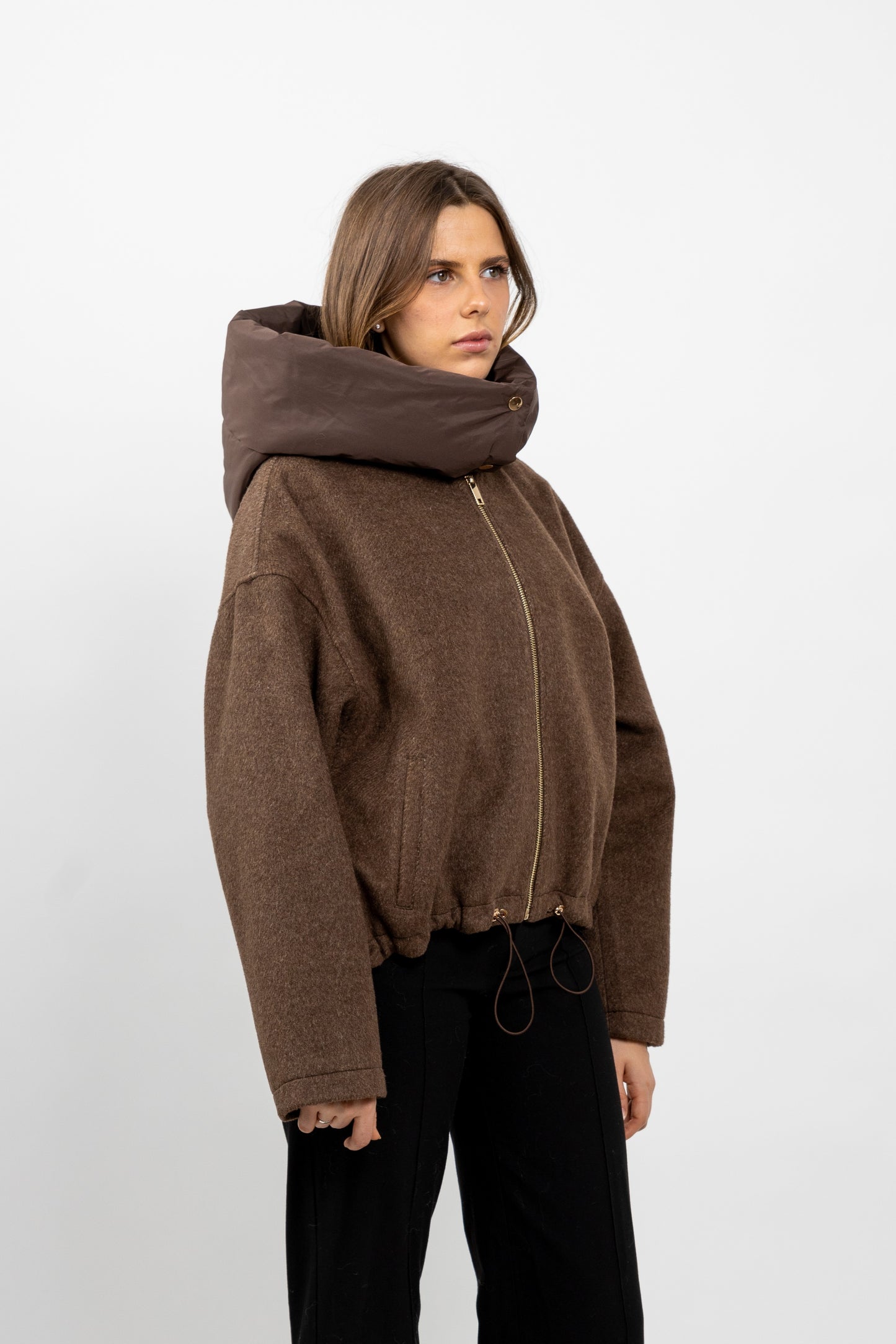 MANTEAU COURT À CAPUCHE