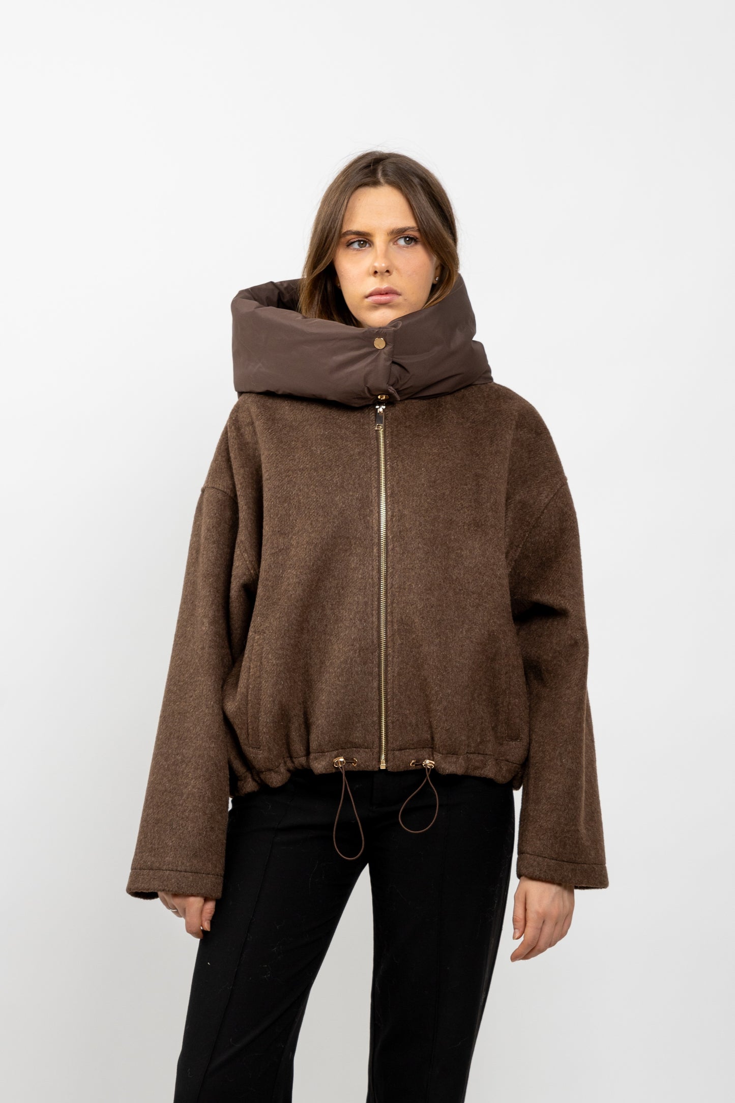 MANTEAU COURT À CAPUCHE