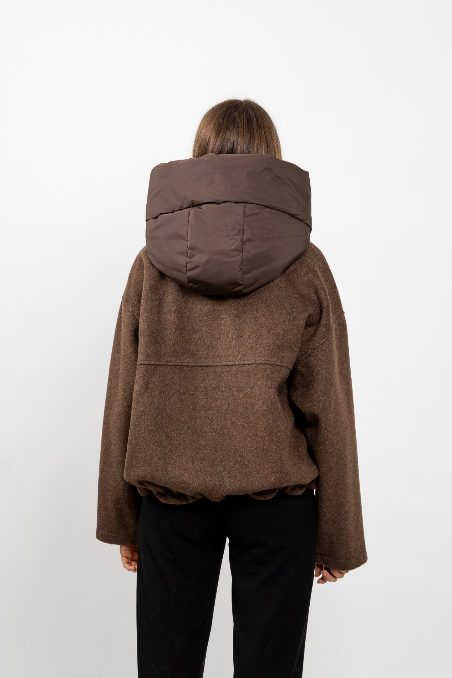 MANTEAU COURT À CAPUCHE