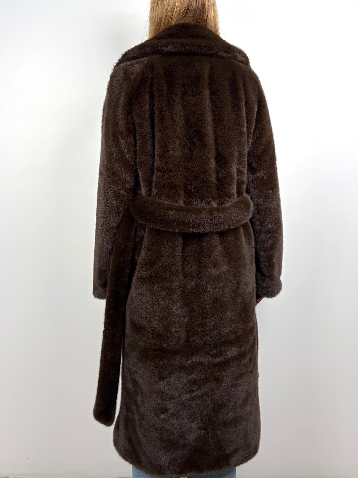 MANTEAU LONG EN FAUSSE FOURRURE A CEINTURE