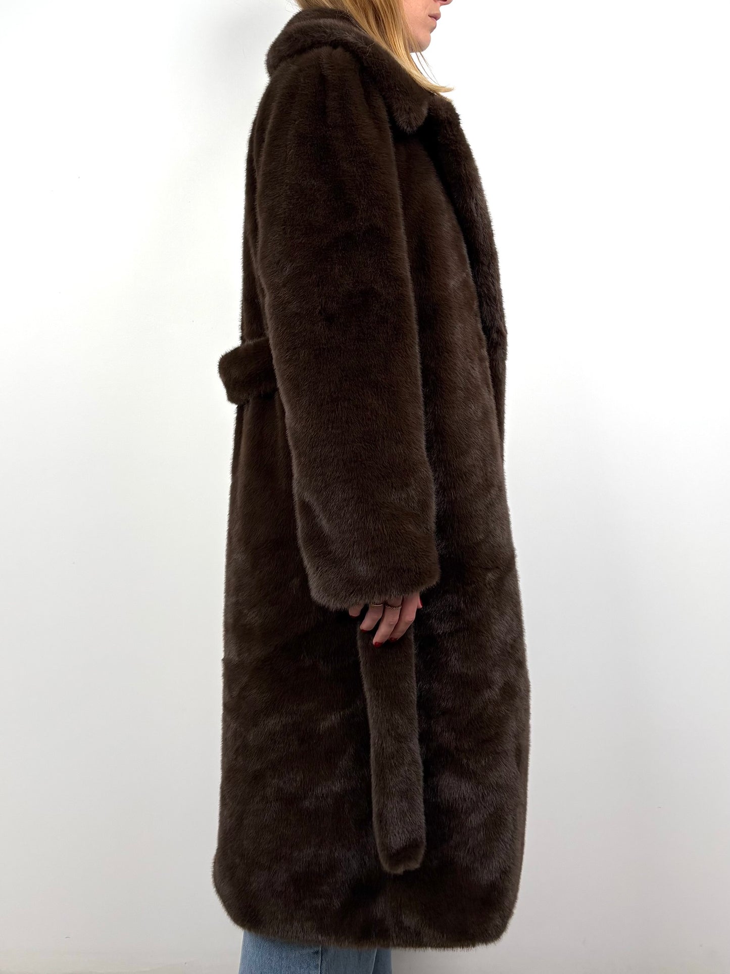 MANTEAU LONG EN FAUSSE FOURRURE A CEINTURE