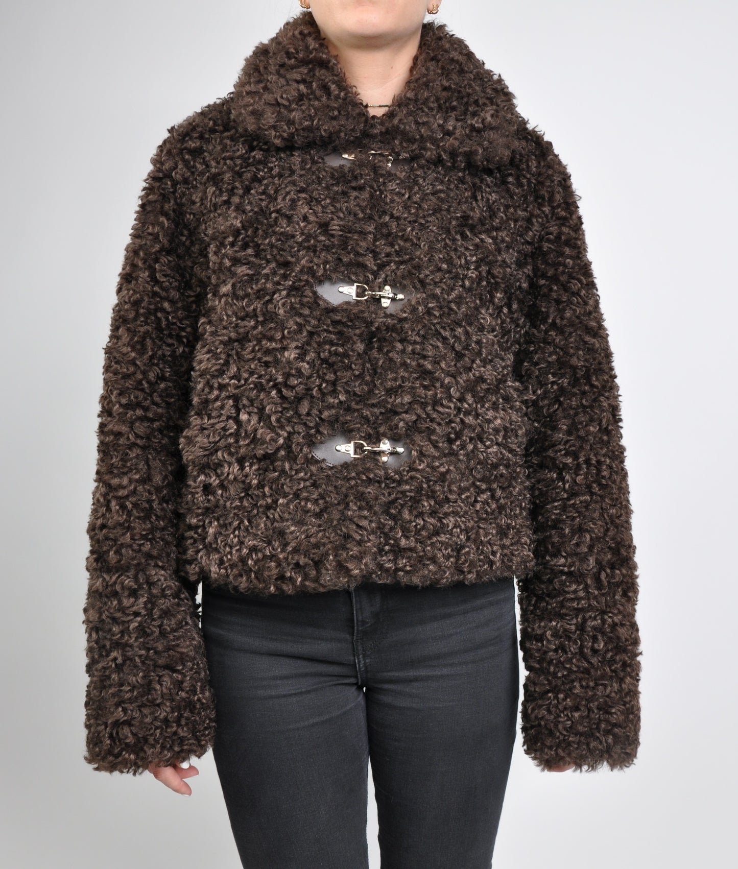 MANTEAU COURT EN FAUSSE FOURRURE MOUTON