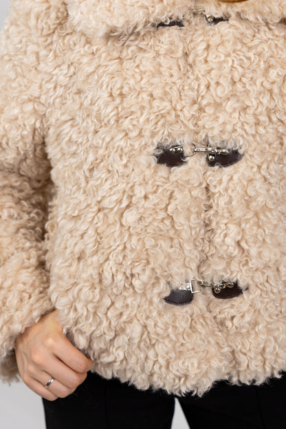 MANTEAU COURT EN FAUSSE FOURRURE MOUTON