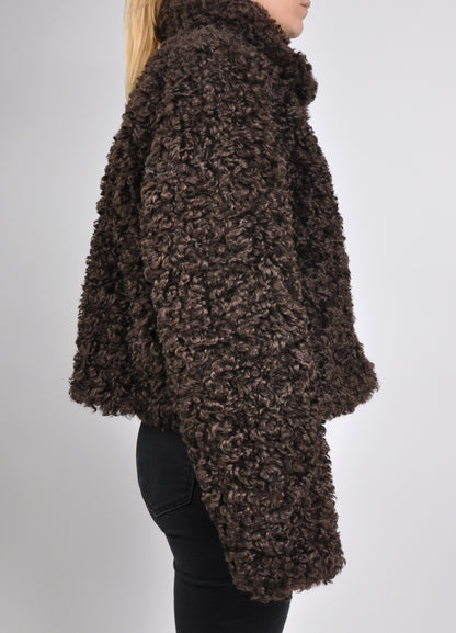MANTEAU COURT EN FAUSSE FOURRURE MOUTON