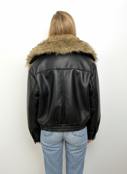 BLOUSON EN SIMILICUIR AVEC FAUSSE FOURRURE