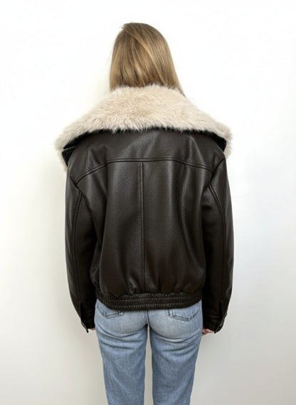 BLOUSON EN SIMILICUIR AVEC FAUSSE FOURRURE