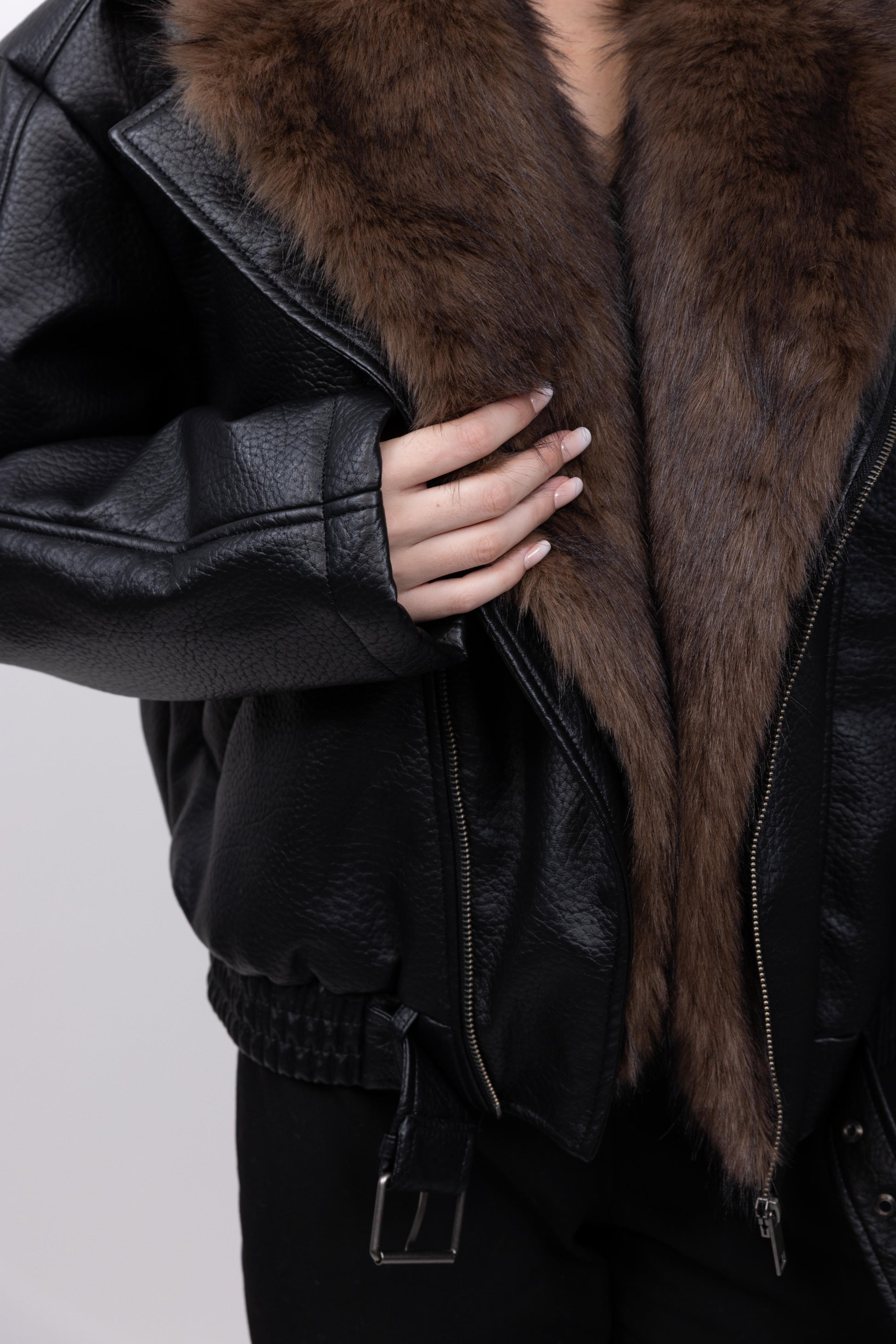 BLOUSON SIMILICUIR AVEC COL FAUSSE FOURRURE AMOVIBLE - K-ZELL PARIS