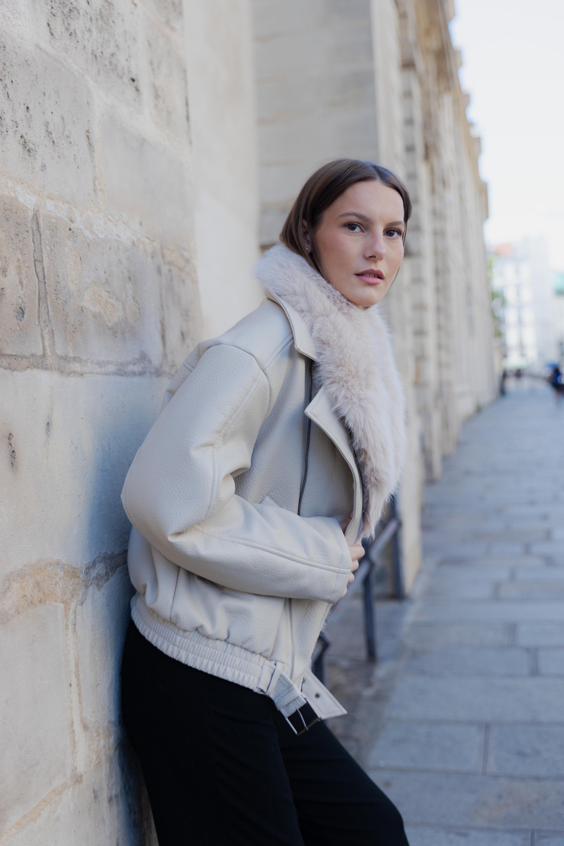 BLOUSON SIMILICUIR AVEC COL FAUSSE FOURRURE AMOVIBLE - K-ZELL PARIS