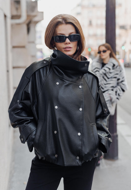 BLOUSON EN SIMILICUIR AVEC COL MONTANT