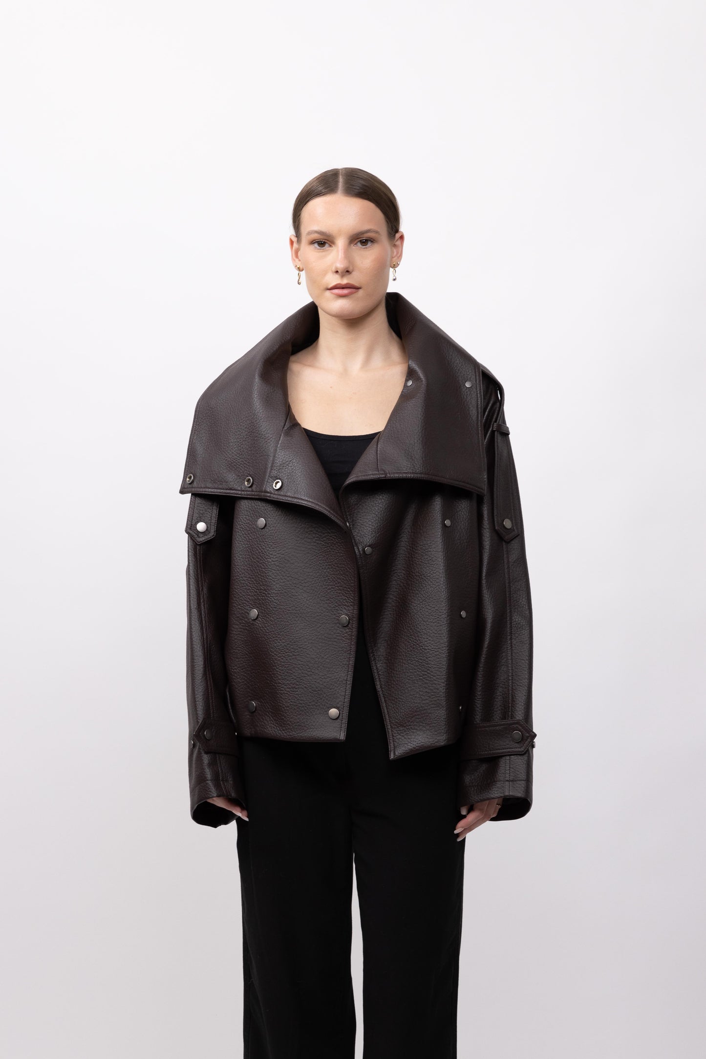 BLOUSON EN SIMILICUIR AVEC COL MONTANT