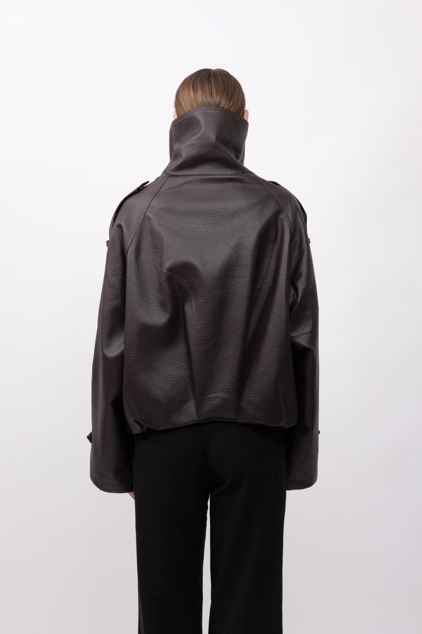 BLOUSON EN SIMILICUIR AVEC COL MONTANT