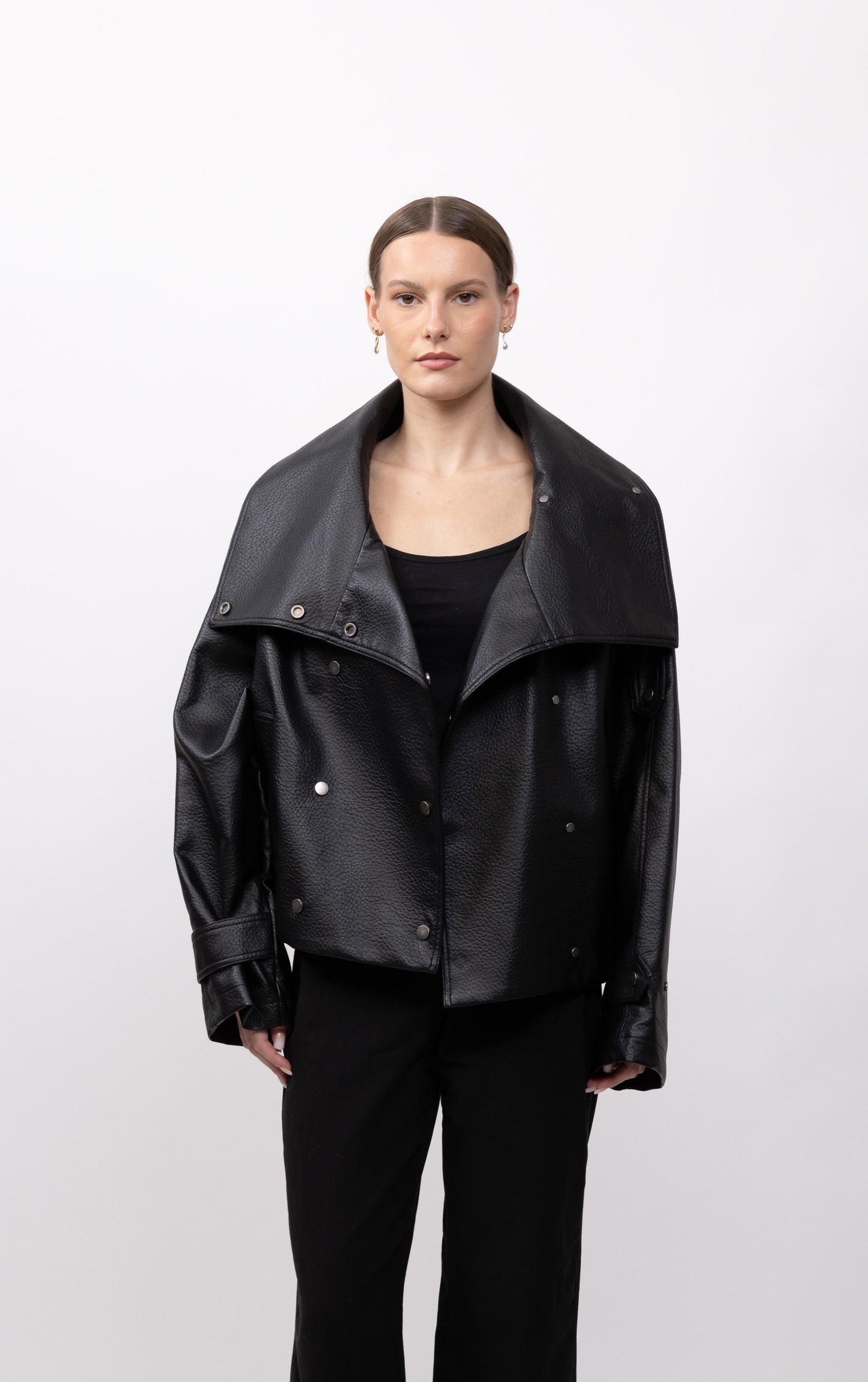 BLOUSON EN SIMILICUIR AVEC COL MONTANT