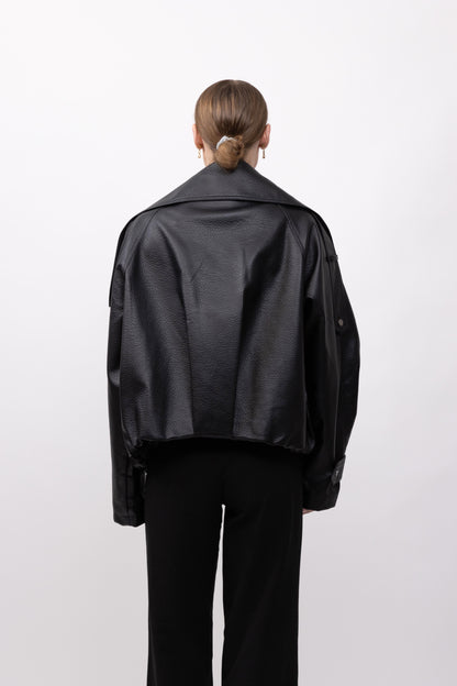 BLOUSON EN SIMILICUIR AVEC COL MONTANT