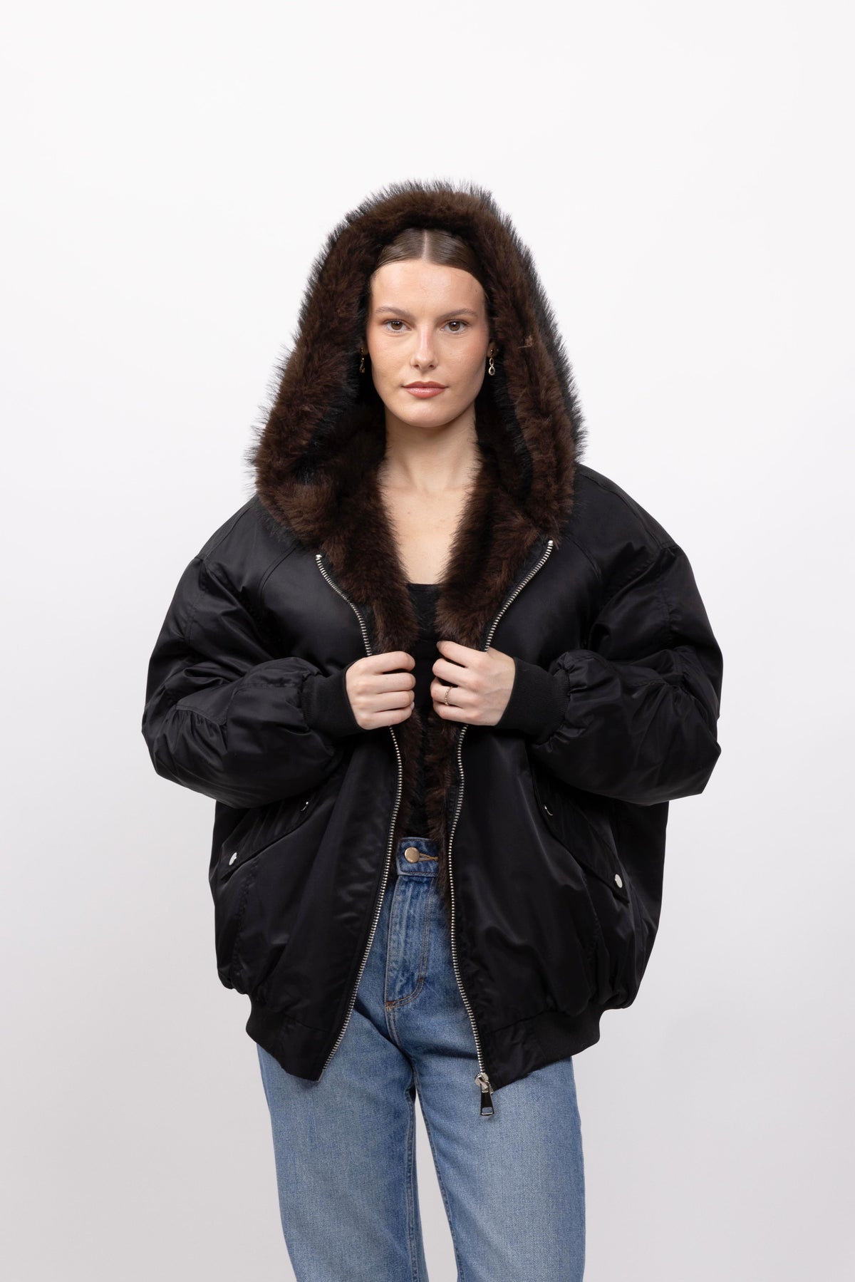 BLOUSON À CAPUCHE EN FAUSSE FOURRURE