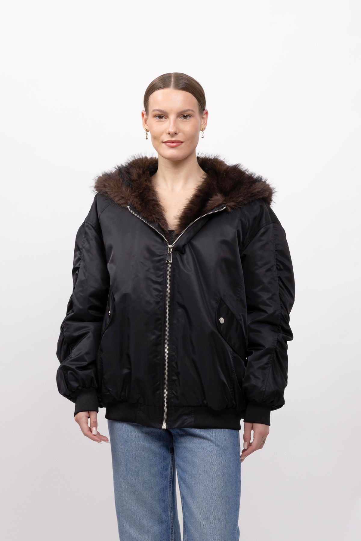 BLOUSON À CAPUCHE EN FAUSSE FOURRURE