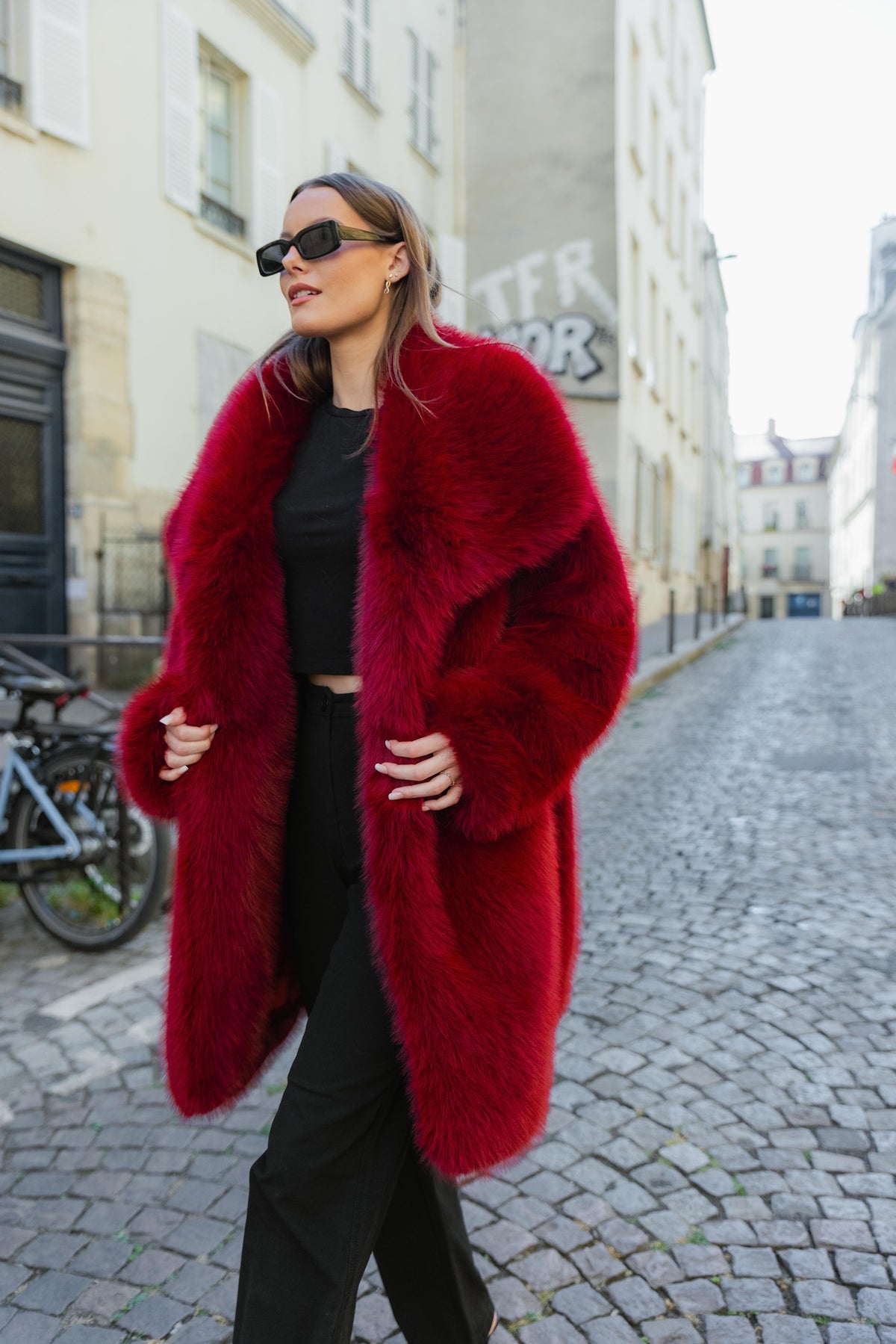 MANTEAU MI-LONG EN FAUSSE FOURRURE EFFET RENARD