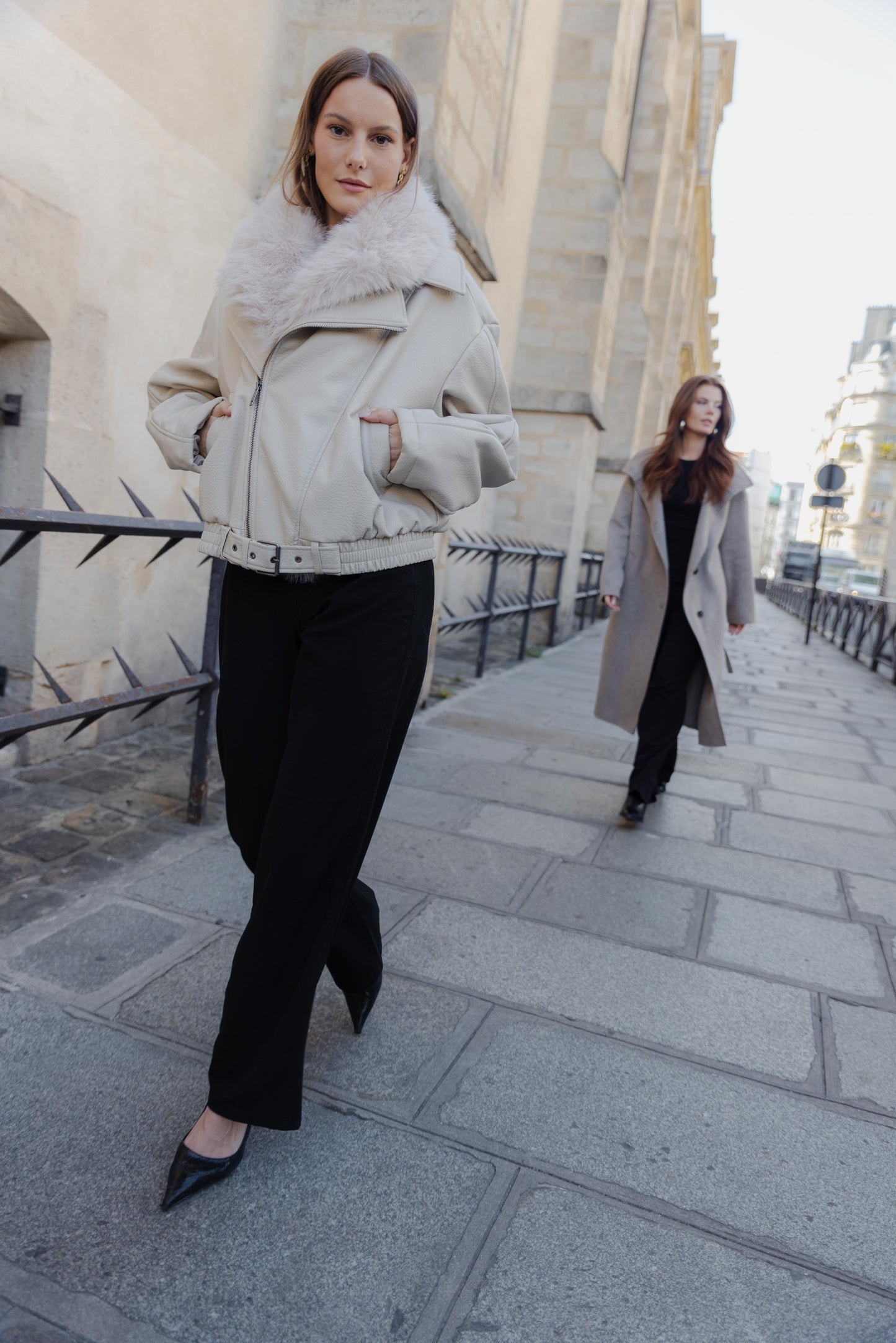 BLOUSON SIMILICUIR AVEC COL FAUSSE FOURRURE AMOVIBLE - K-ZELL PARIS