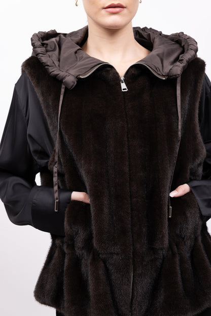 GILET FAUSSE FOURRURE À CAPUCHE CONTRASTANTE - K-ZELL PARIS