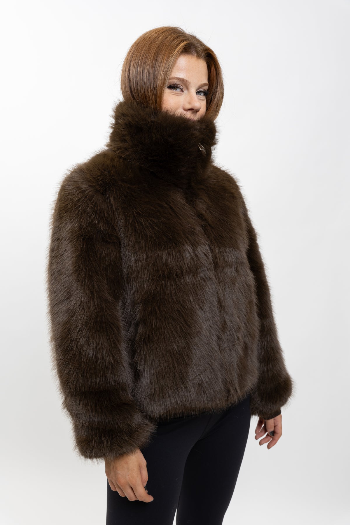MANTEAU COURT EN FAUSSE FOURRURE EFFET RENARD