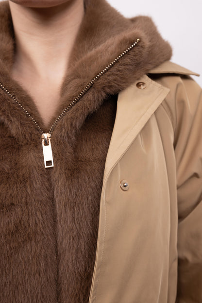 PARKA IMPERMÉABLE AVEC CAPUCHE AMOVIBLE EN FAUSSE FOURRURE