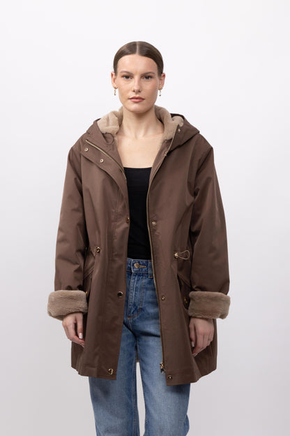PARKA IMPERMÉABLE A CAPUCHE ET INTÉRIEUR FAUSSE FOURRURE