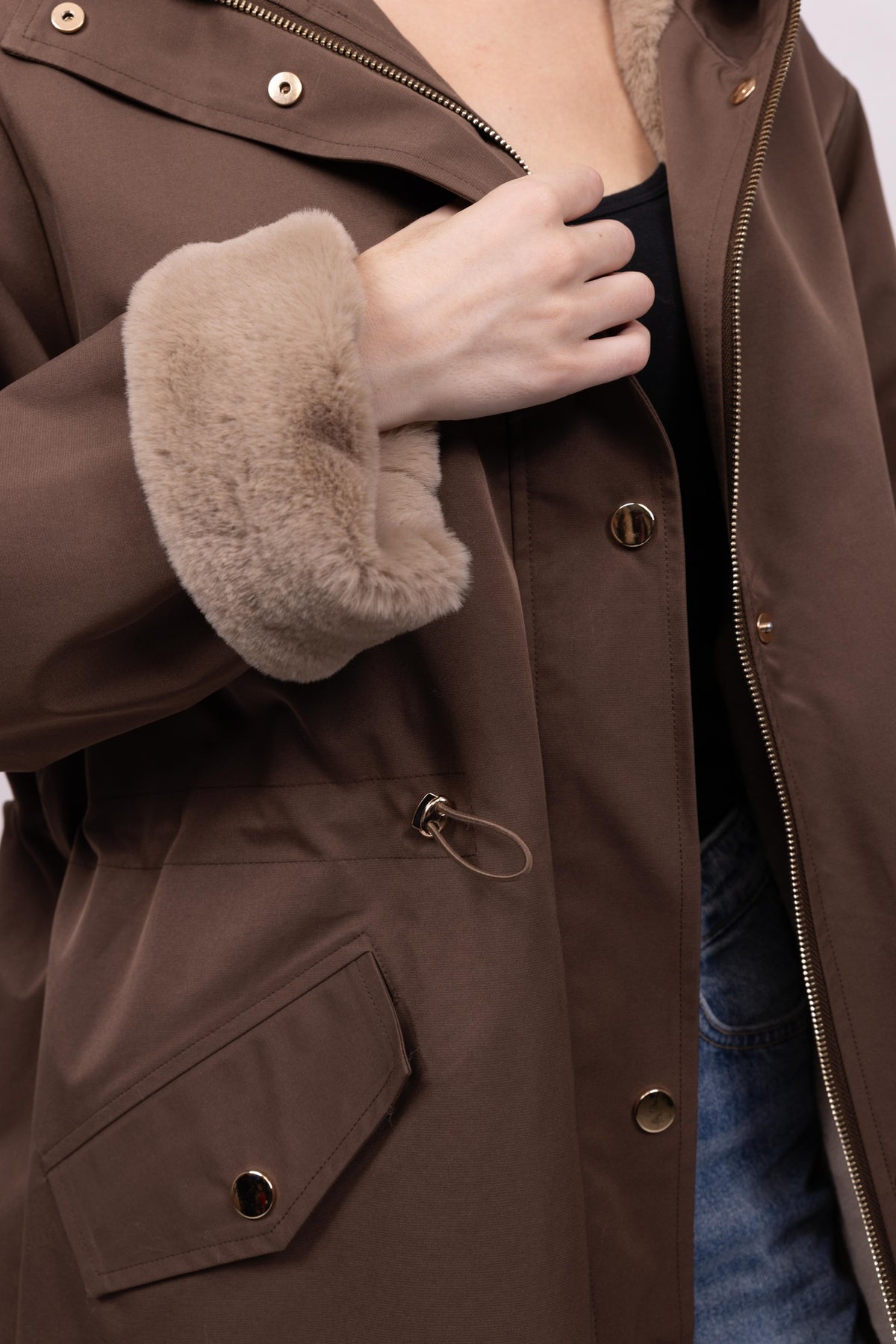 PARKA IMPERMÉABLE A CAPUCHE ET INTÉRIEUR FAUSSE FOURRURE