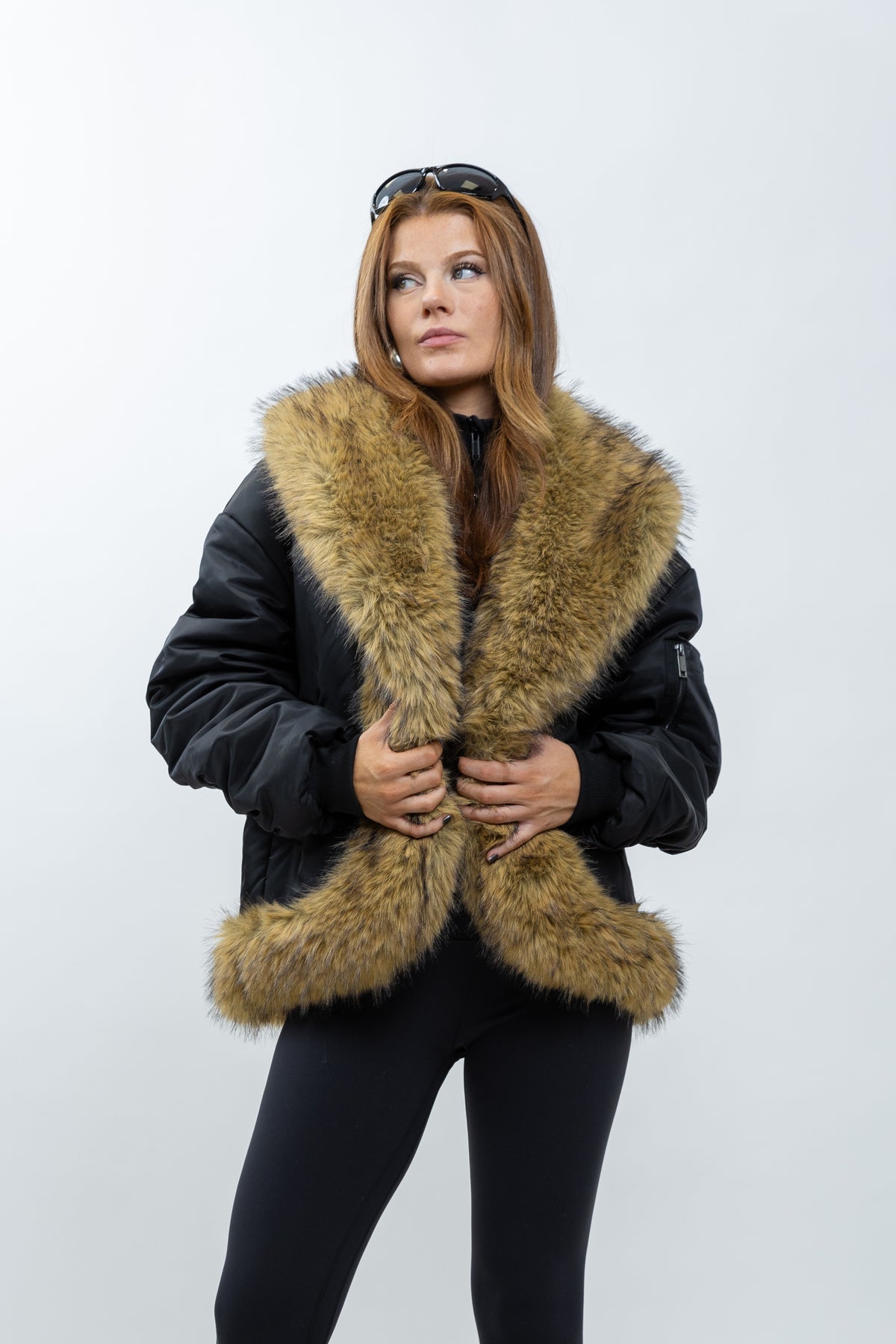 MANTEAU STYLE BOMBER AVEC FAUSSE FOURRURE
